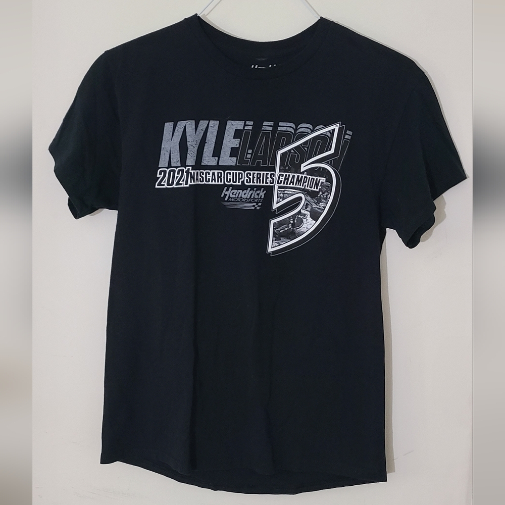 Kyle Larson 2021 Cup Champion Hendrick Motorsports Black Graphic T-Shirt Nedium